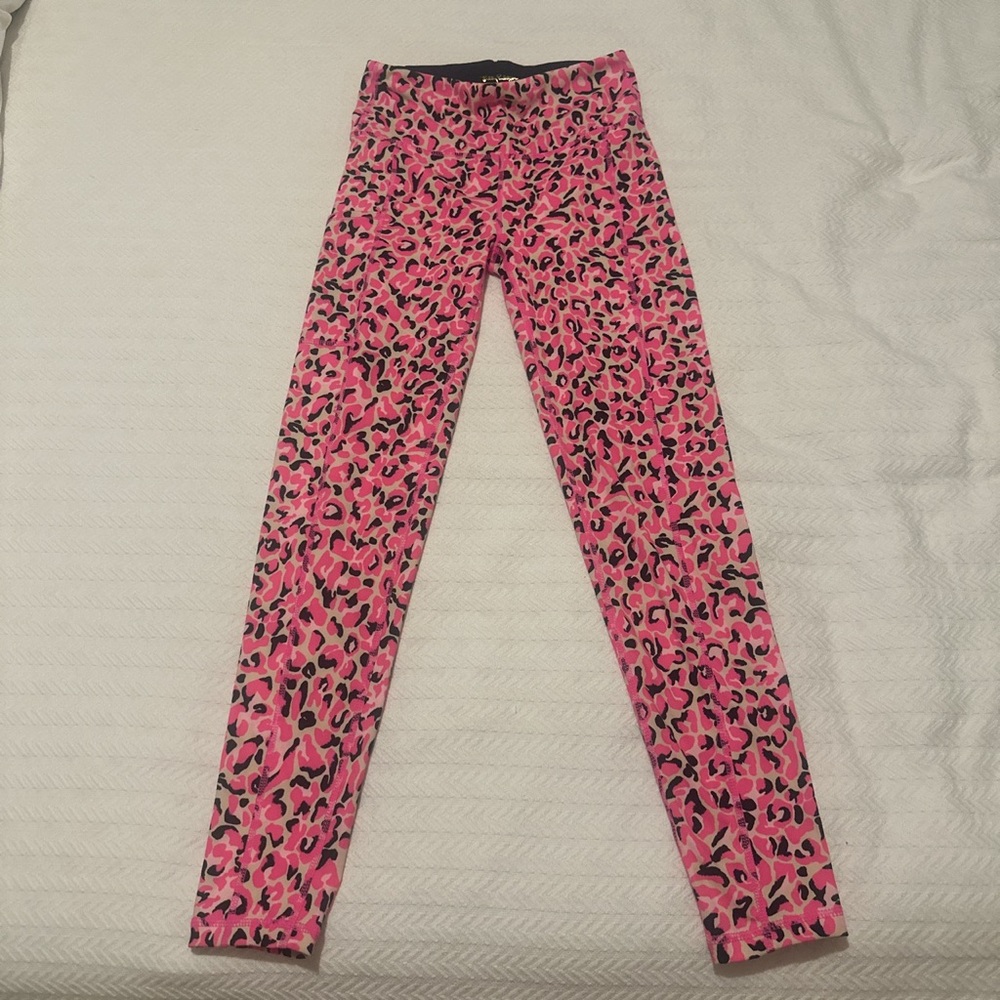 Athletic leggings loungewear casual workout animal print Barbiecore coastal gym